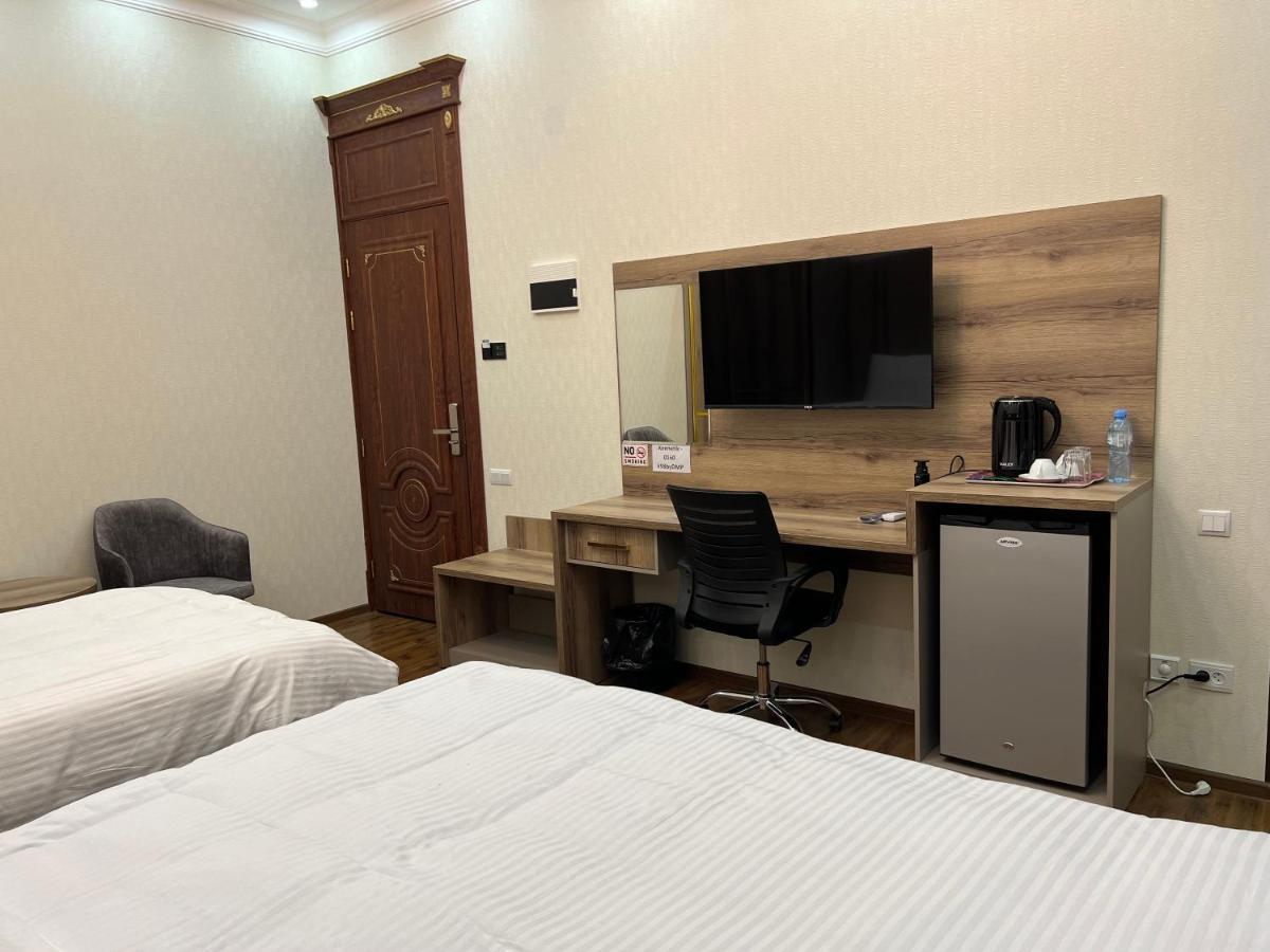 Hotel Sharq Doesjanbe Buitenkant foto