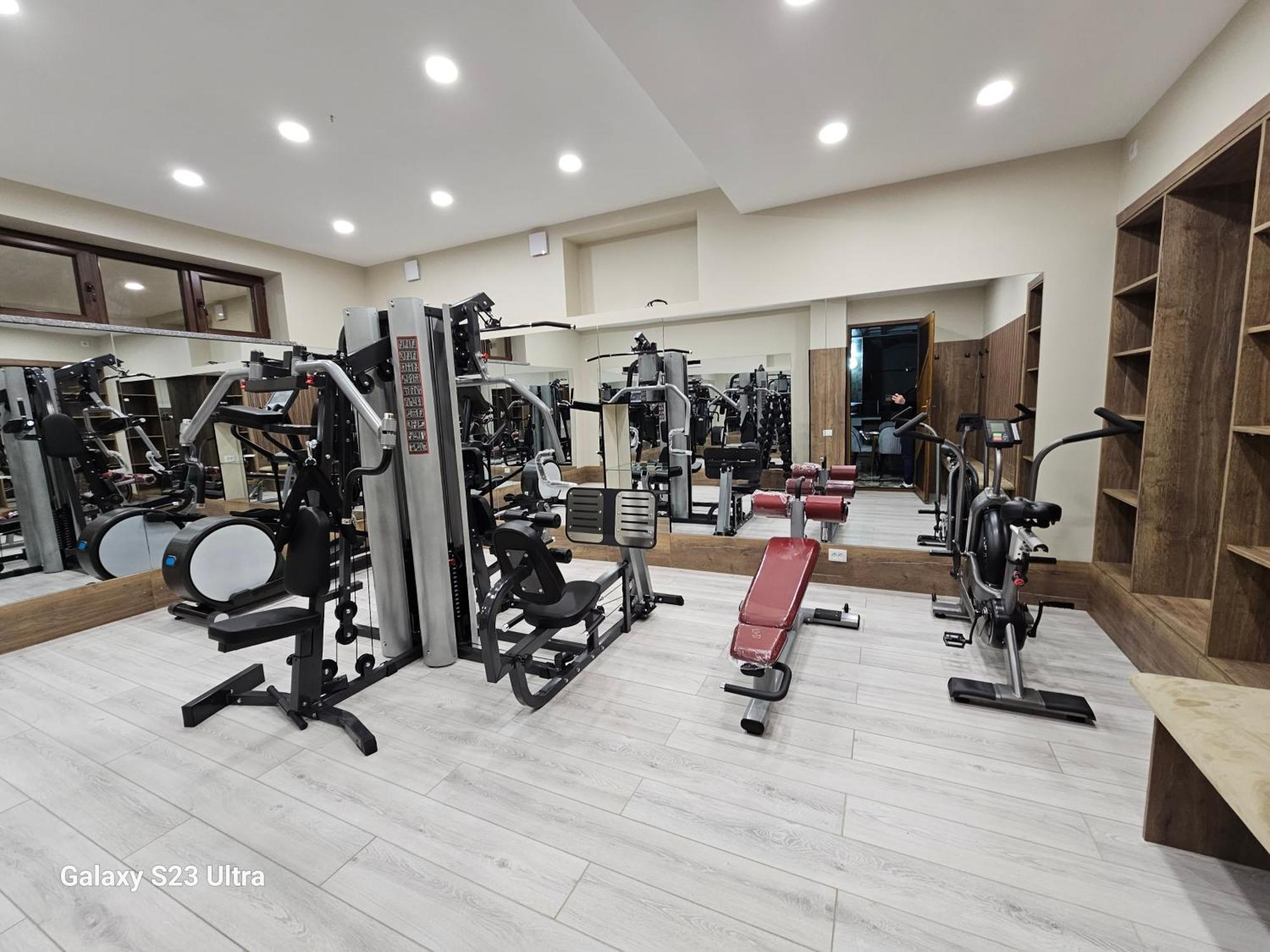 Hotel Sharq Doesjanbe Buitenkant foto