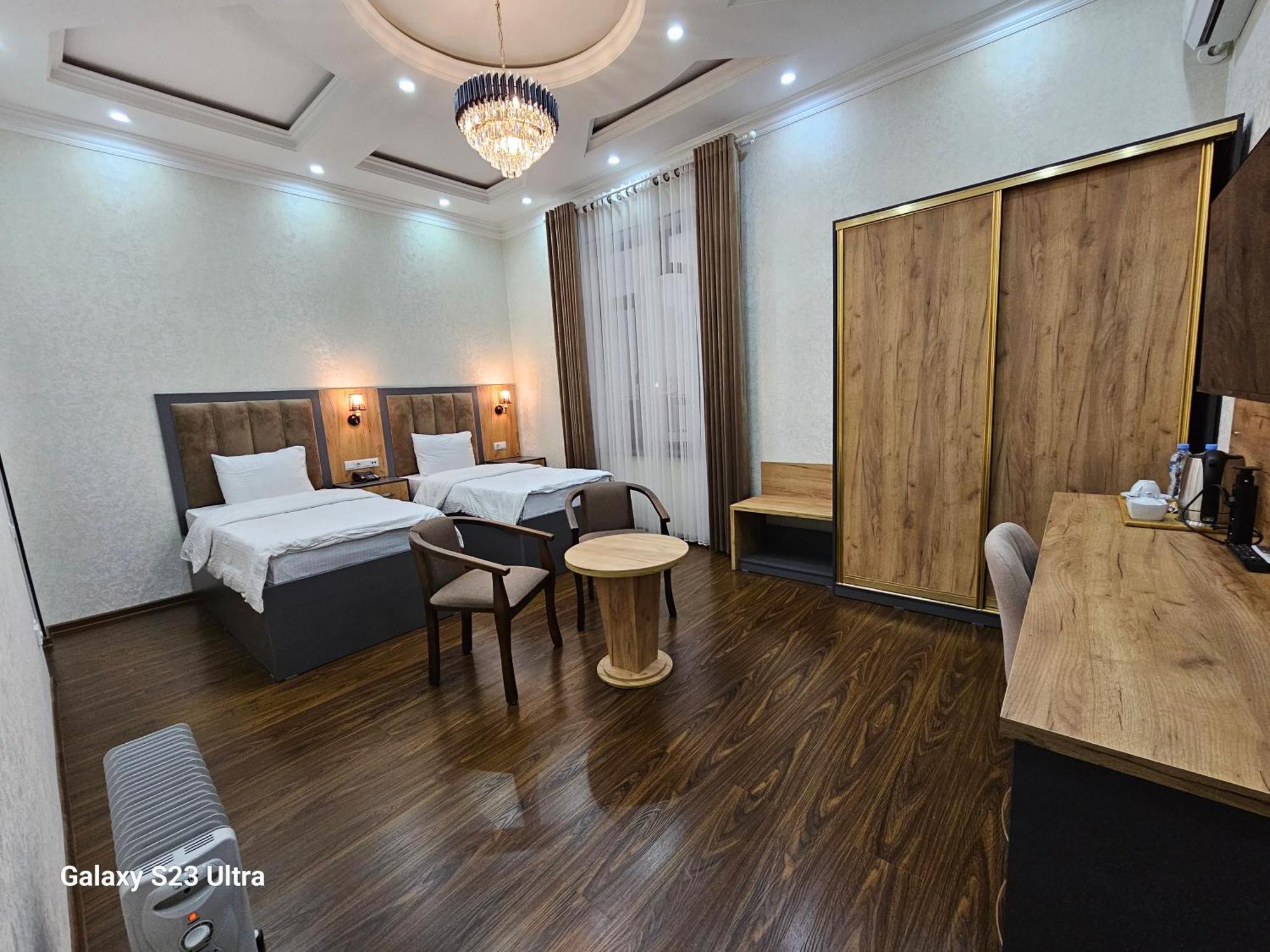 Hotel Sharq Doesjanbe Buitenkant foto