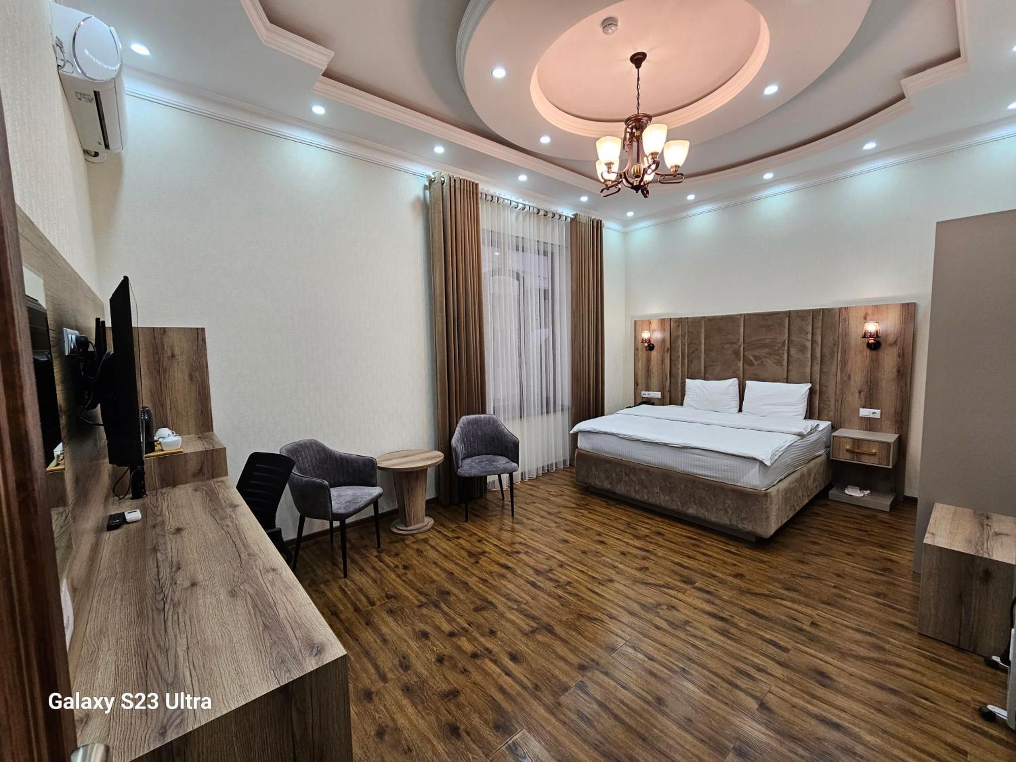 Hotel Sharq Doesjanbe Buitenkant foto
