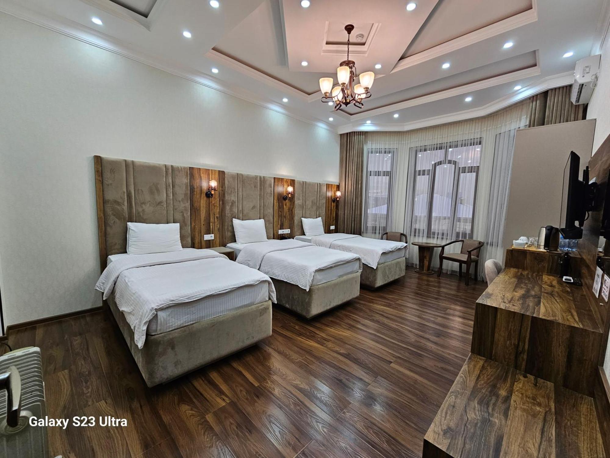Hotel Sharq Doesjanbe Buitenkant foto