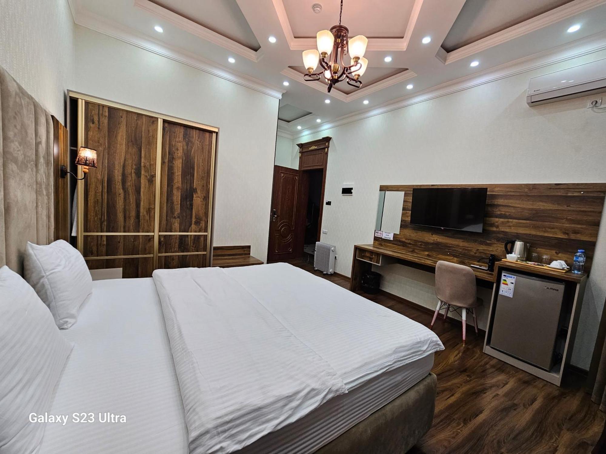 Hotel Sharq Doesjanbe Buitenkant foto