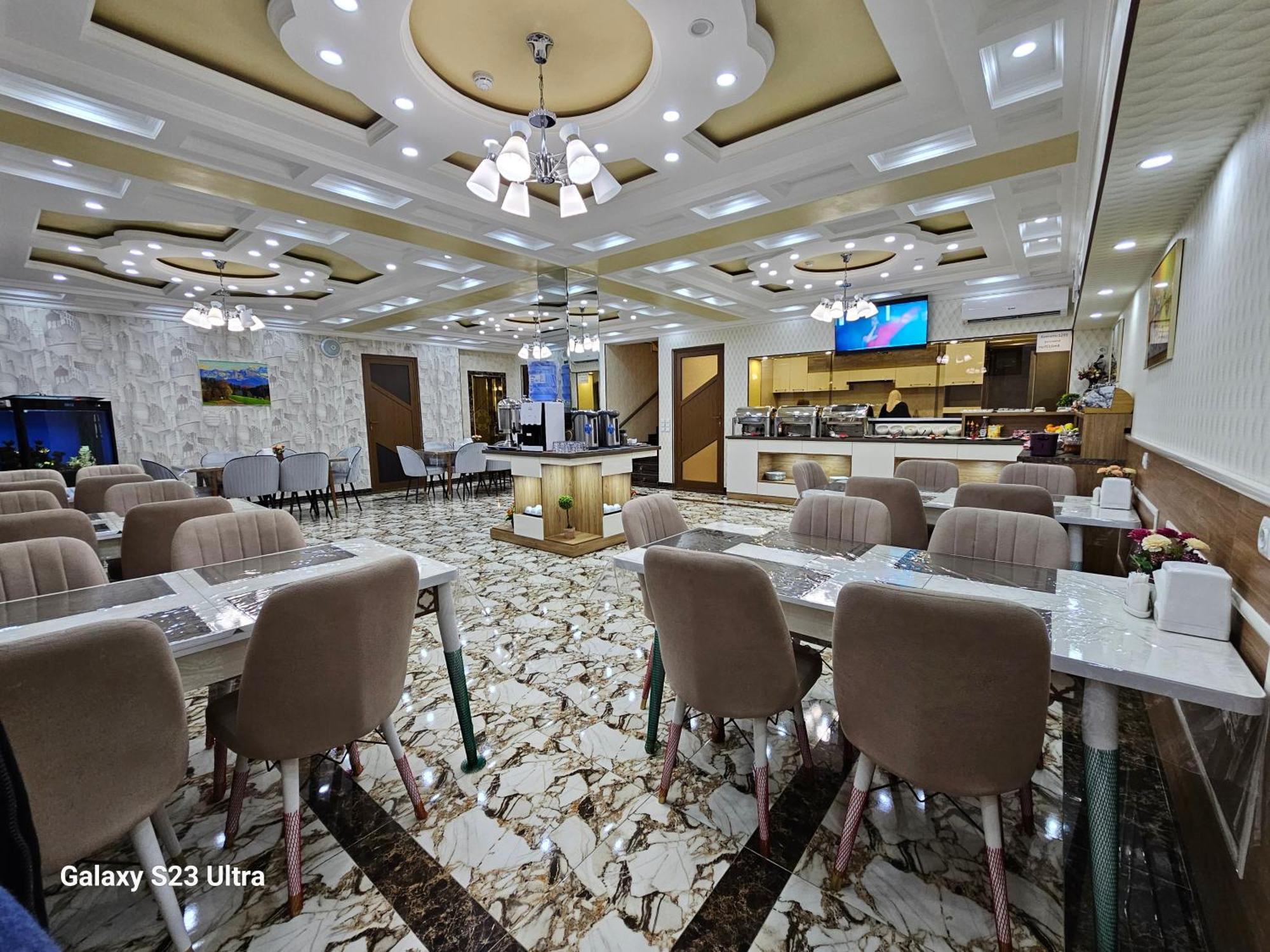 Hotel Sharq Doesjanbe Buitenkant foto