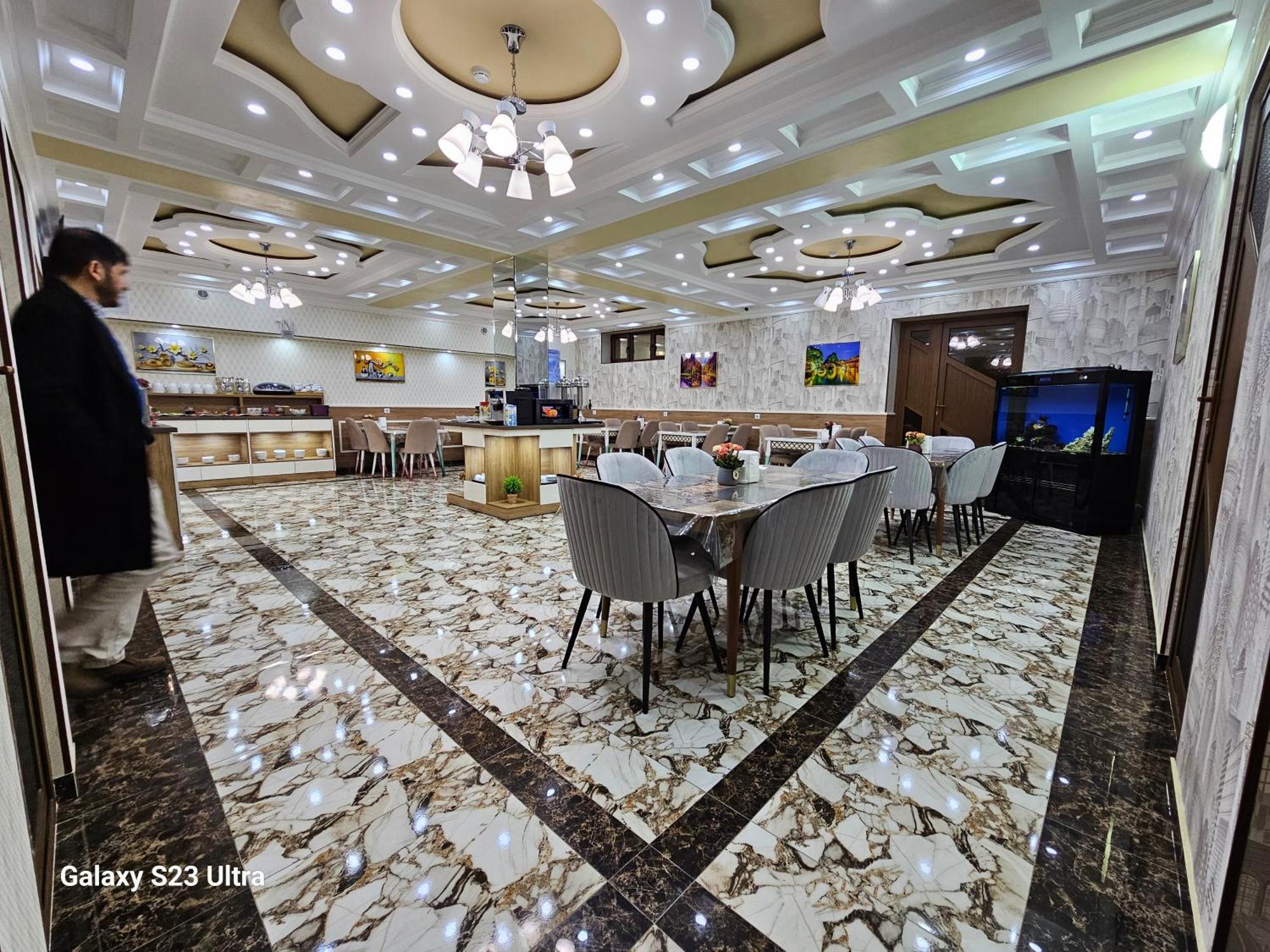 Hotel Sharq Doesjanbe Buitenkant foto