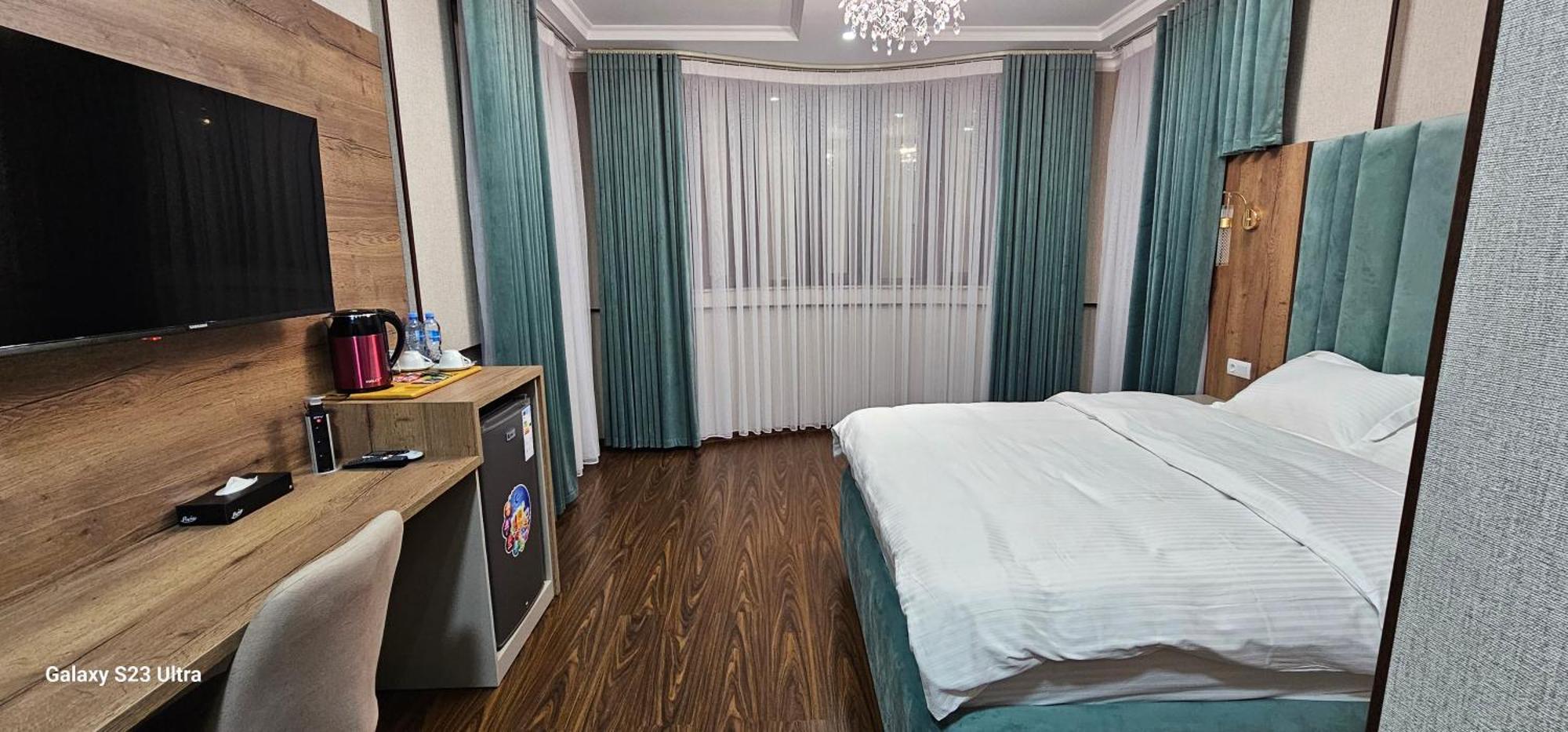 Hotel Sharq Doesjanbe Buitenkant foto